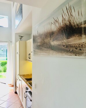 Kaffetrakter/tekoker, kjøleskap, mikrobølgeovn og ovn