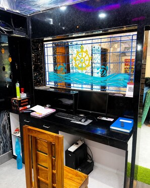 Quầy tiếp tân