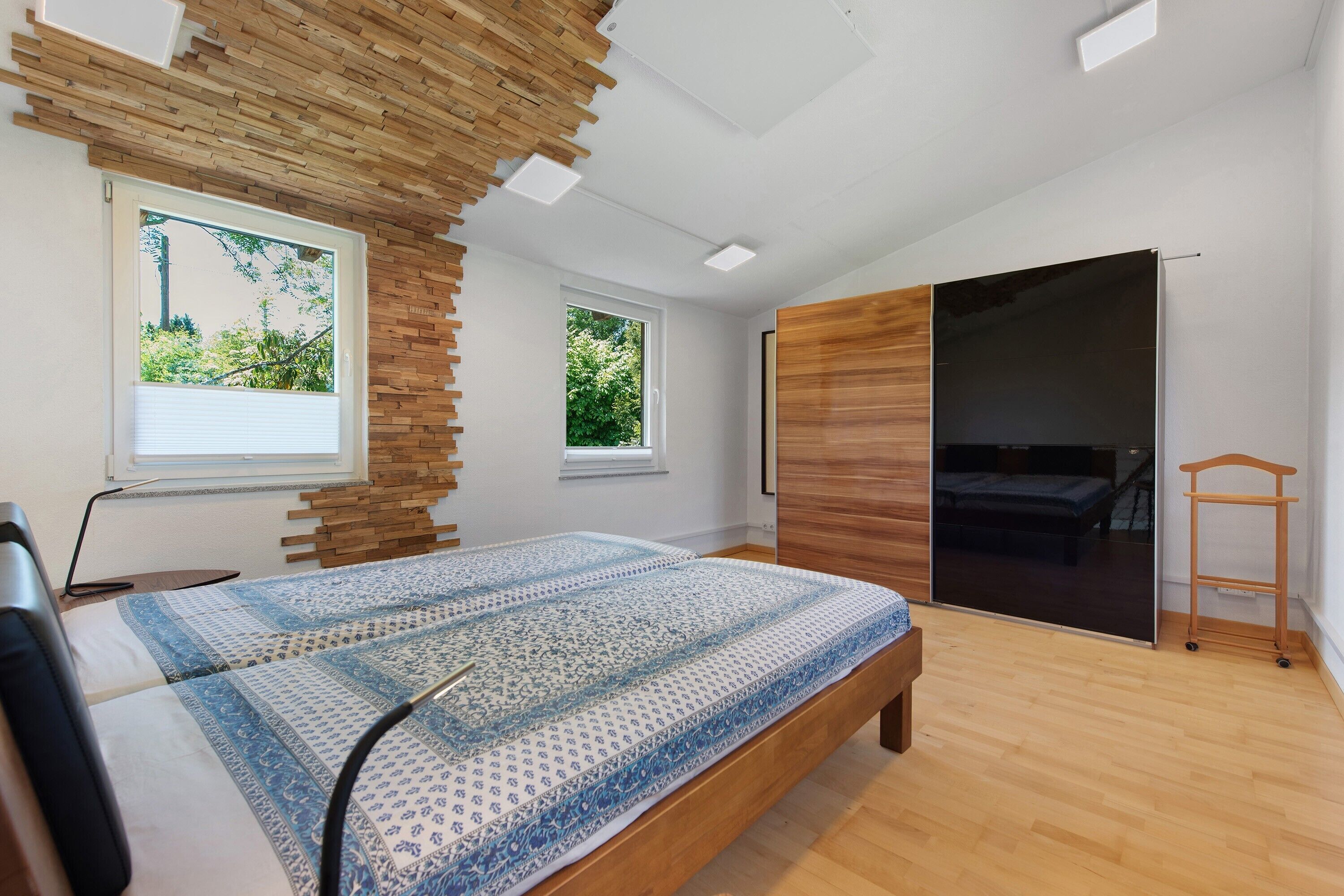 WiFi, bed sheets