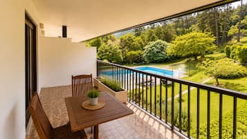Superior-Zweibettzimmer, Balkon, Poolblick (ROOM 1) | Terrasse/Patio