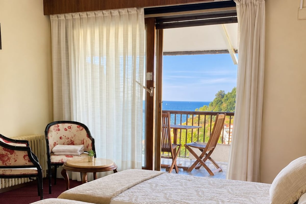 Superior Twin Room, Non Smoking, Terrace (ROOM 3) | Down comforters, WiFi (free), individually decorated
