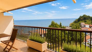 Habitación superior con 1 cama doble o 2 individuales, balcón, vistas al mar (ROOM 4) | Balcón
