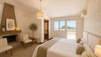 Cubrecamas, minibar, wifi gratis y ropa de cama