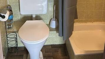 Shower, jetted bath, bidet, towels