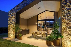 Outdoor dining - Villa Casa di Nova (Bale)