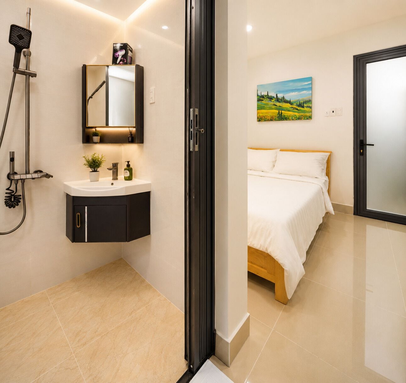 Habitación doble superior, balcón, vista a la ciudad | Escritorio y wifi gratis 