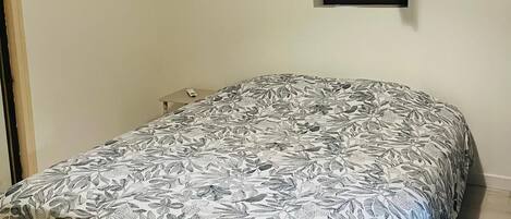 4 bedrooms, WiFi, bed sheets