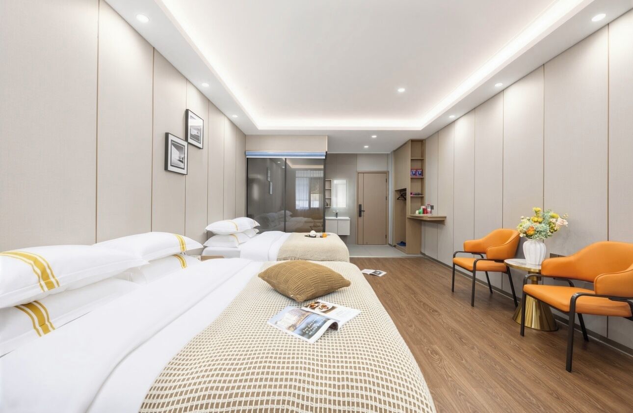 Executive Twin Room | Meja, langsir/tirai gelap terus, seterika/papan seterika, Wi-fi percuma 