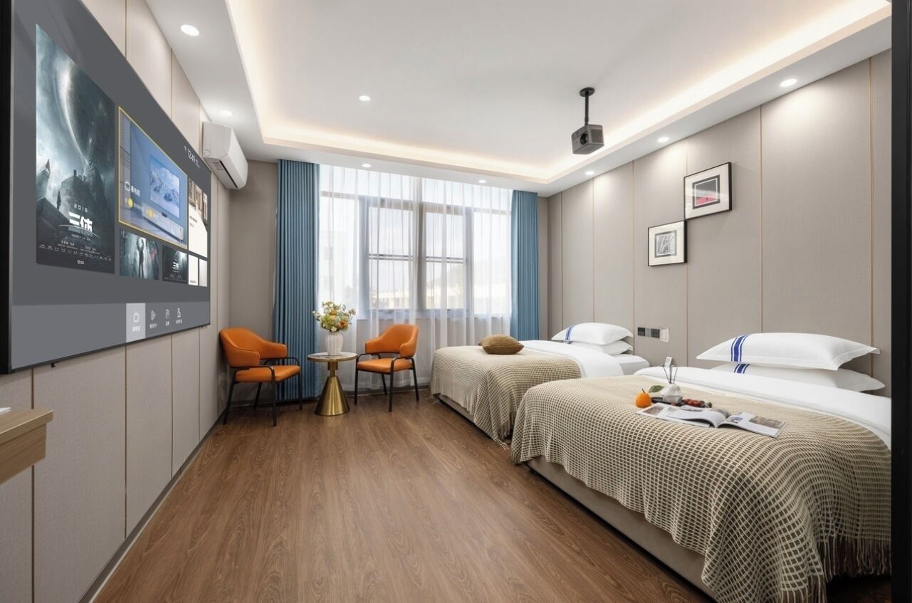 Deluxe Twin Room | Meja, langsir/tirai gelap terus, seterika/papan seterika, Wi-fi percuma 
