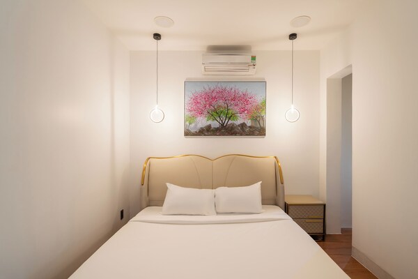 Garden Oasis Pool Villa With 10 Bedrooms - Ho Chi Minh