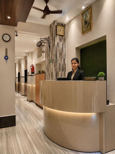 Hotel Travellers Inn Near Fort
