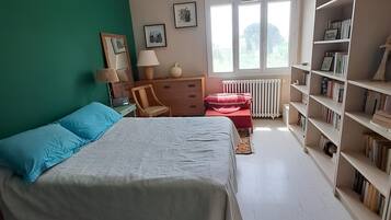 1 chambre, fer et planche Ă repasser, Wi-Fi, draps fournis
