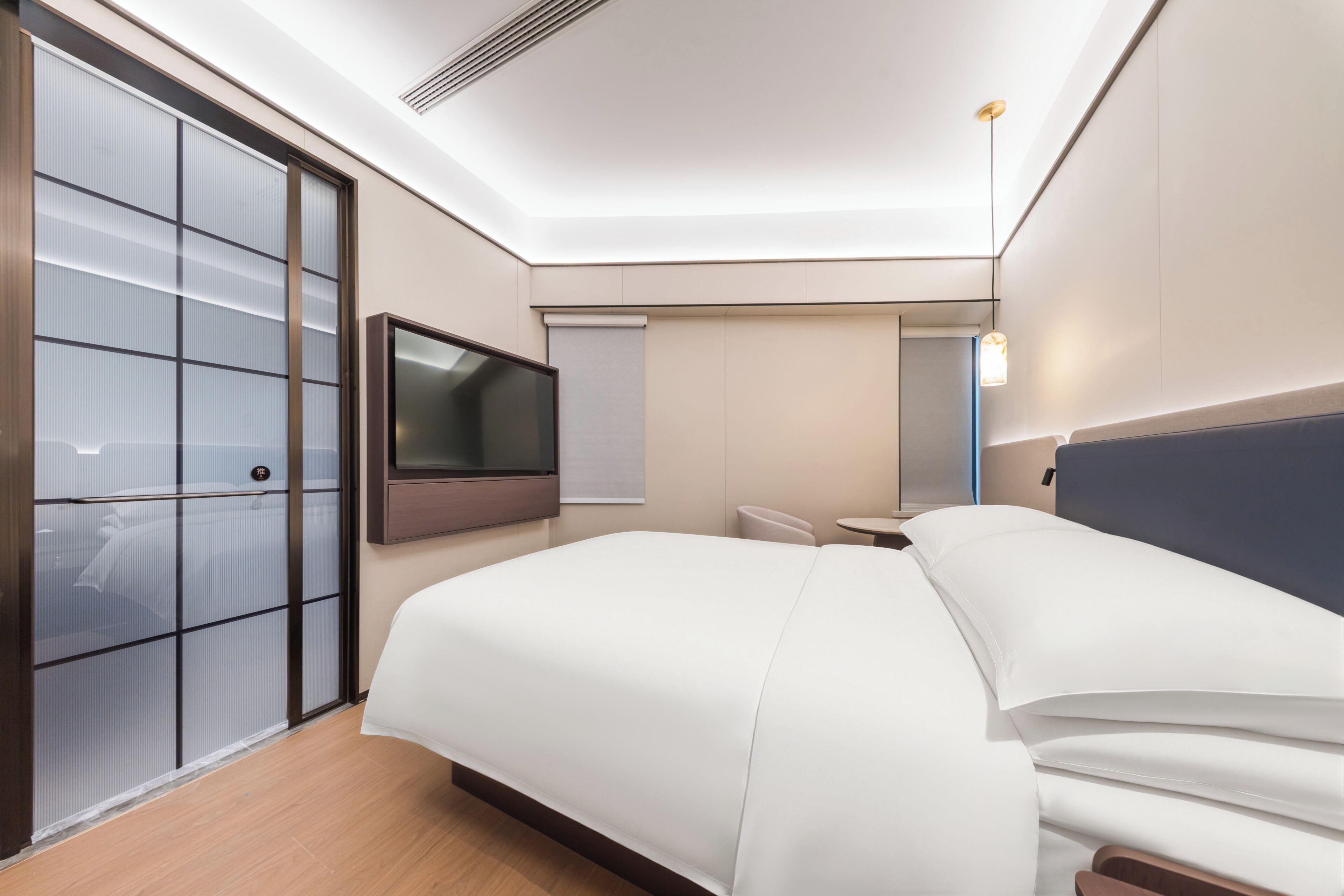 Habitación básica doble | Edredón, cortinas blackout, wifi gratis y ropa de cama 