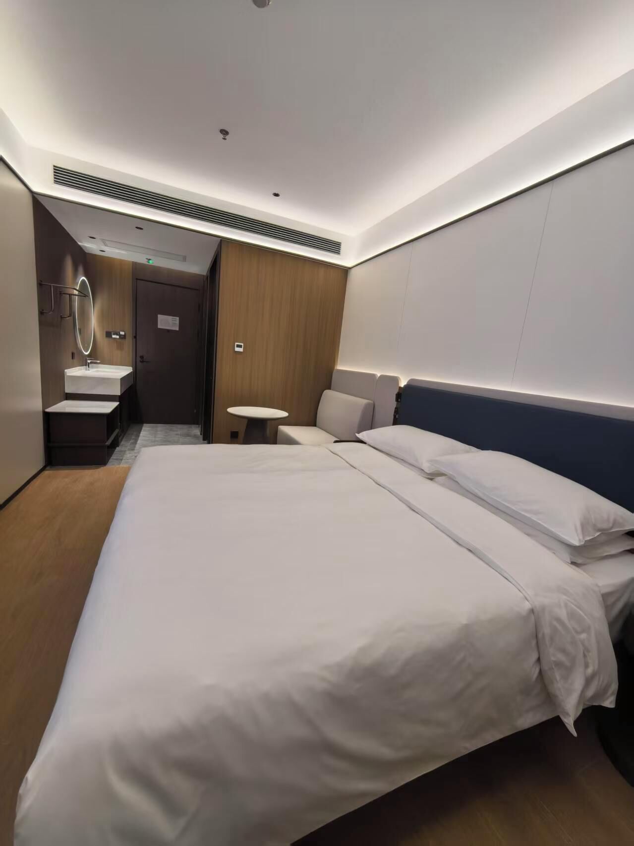 Business Double Room | Down duvets, blackout curtains, free WiFi, bed sheets