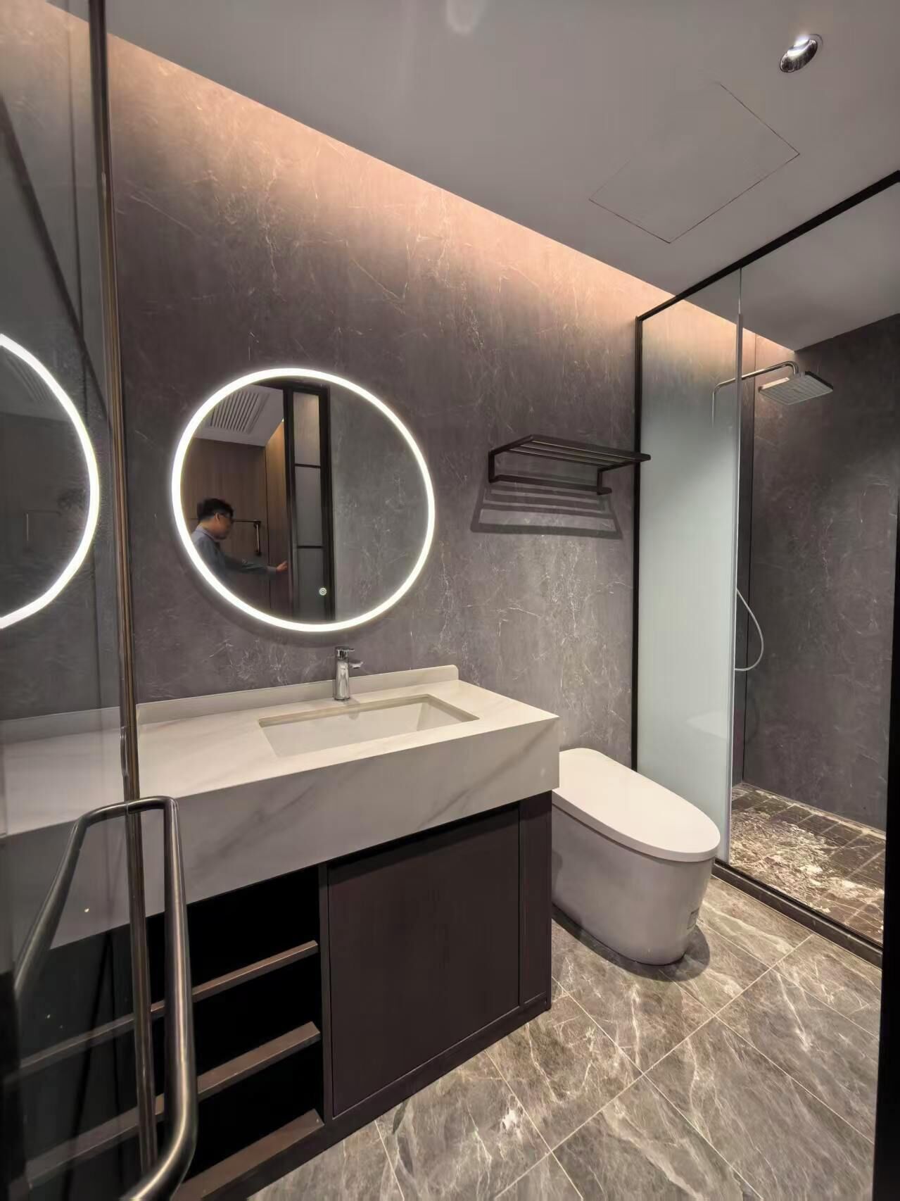 Business Double Room | Bathroom | Shower, rainfall showerhead, hair dryer, slippers