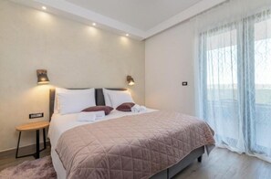4 slaapkamers, een strijkplank/strijkijzer, internet, beddengoed