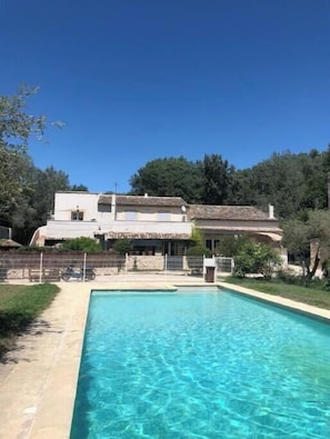 Pool - Barthelasse Getaway with a Pool (Avignon)