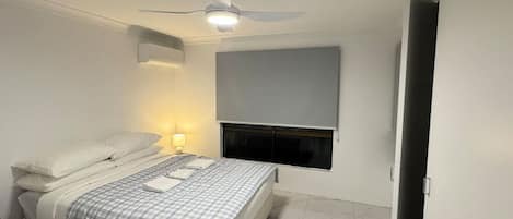 3 bedrooms, iron/ironing board, bed sheets
