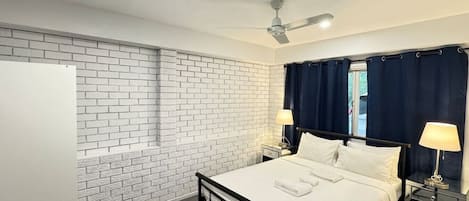 Iron/ironing board, WiFi, bed sheets