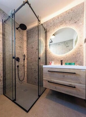 Shower, hair dryer, towels, soap - Villa K&J. (Mlini)