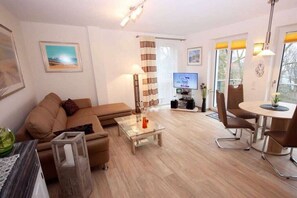 Smart-TV, DVD-spiller og stereoanlegg