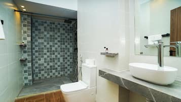 Towels, soap, shampoo, toilet paper