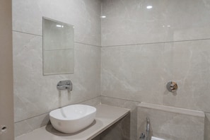 Hair dryer, towels, shampoo - Hotel Rangoli (Vesma)