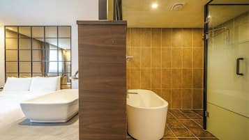 Standard | Bathroom | Hair dryer, towels, shampoo, toilet paper