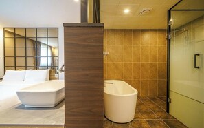 Standard Room | Bilik Mandi | Pengering rambut, tuala disediakan, syampu, tisu tandas 