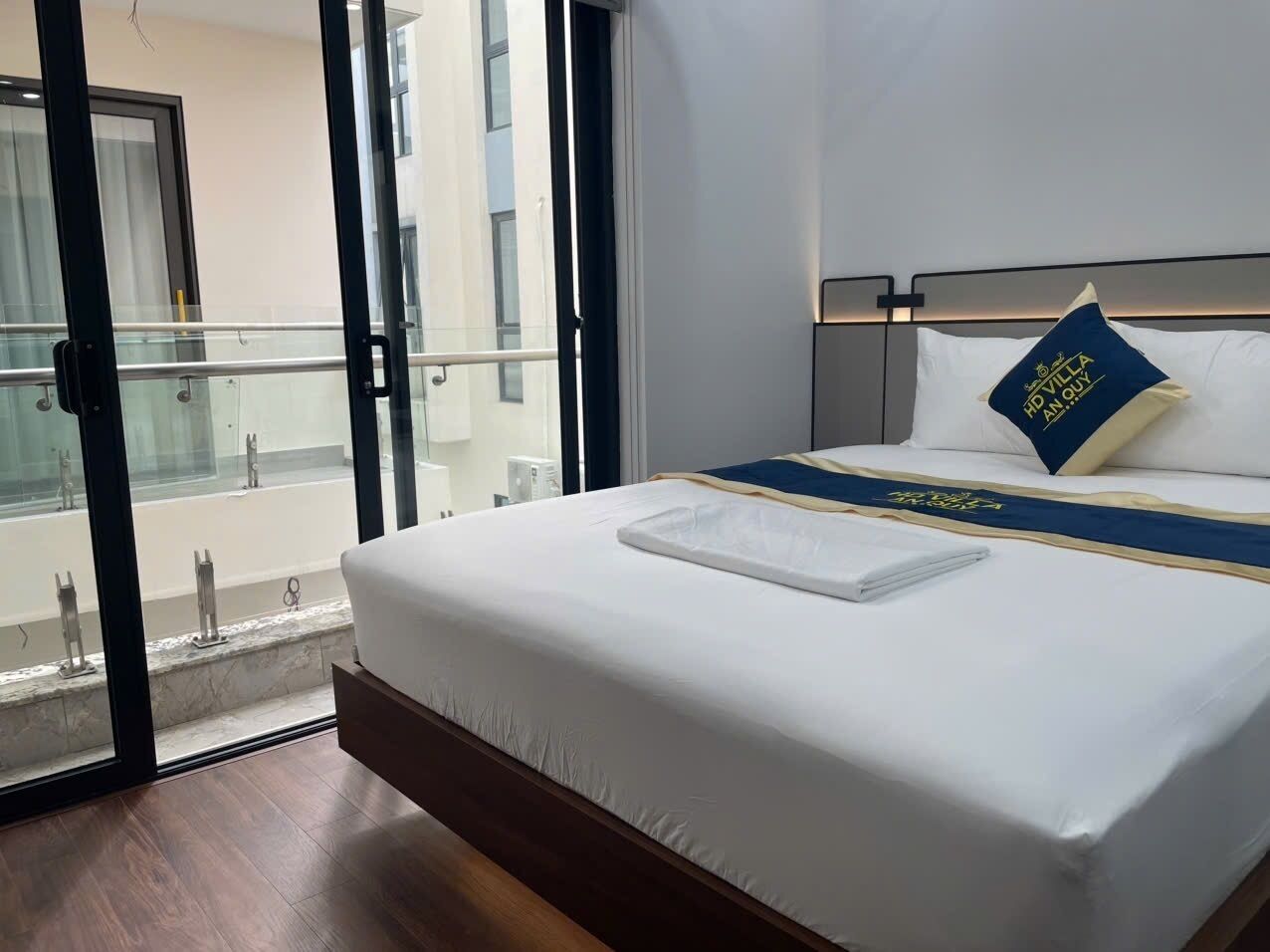 Economy Room