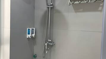 Economy Room | Bathroom