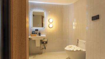Deluxe Triple Room | Bathroom