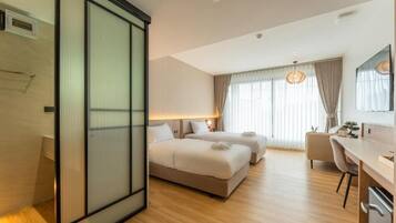 Habitación superior con 2 camas individuales, vistas a la ciudad | Caja fuerte y wifi gratis