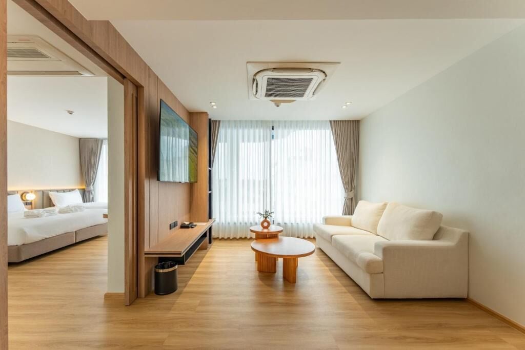 Suite, City View | Living area | TV