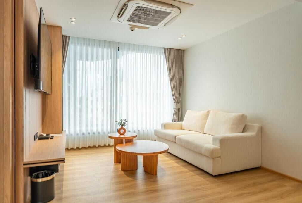 Suite, City View | Living area