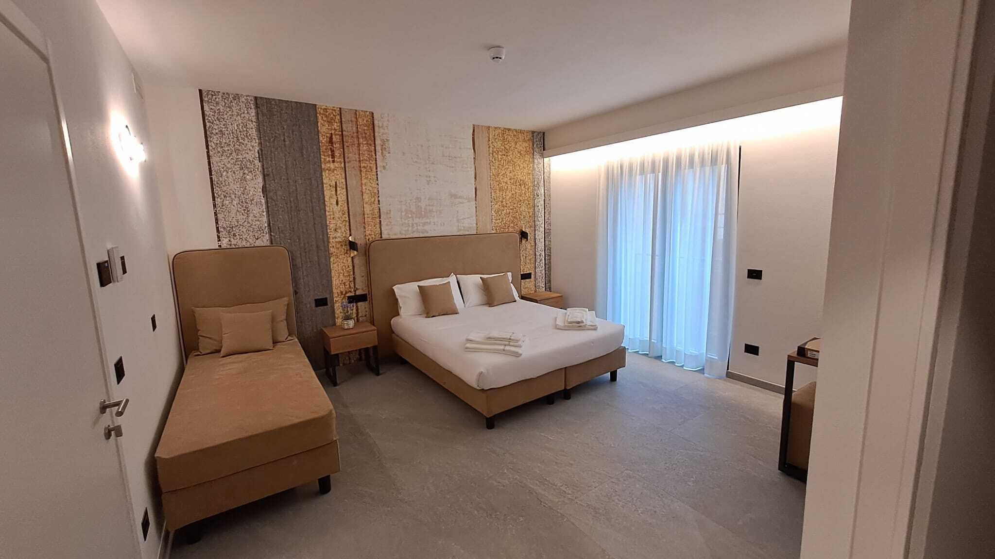 Phòng 3 phong cách cổ điển | Bộ đồ giường cao cấp, chăn bông, két bảo mật tại phòng, bàn 