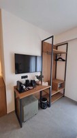 Estudio estándar, vistas a la ciudad | Ropa de cama de alta calidad, edredones de plumas, caja fuerte