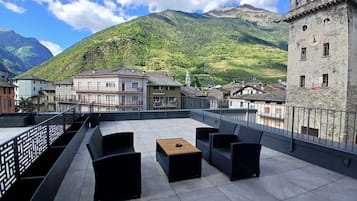 Deluxe Suite, Mountain View | Terrace/patio
