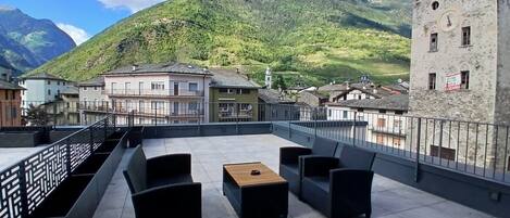 Deluxe Suite, Mountain View | Terrace/patio