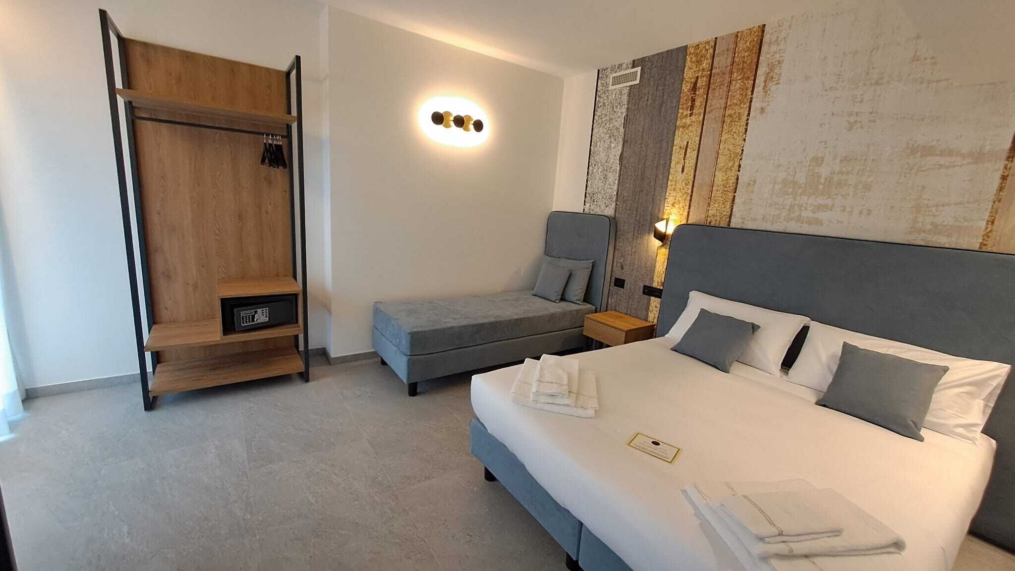 Phòng Suite Junior | Bộ đồ giường cao cấp, chăn bông, két bảo mật tại phòng, bàn 