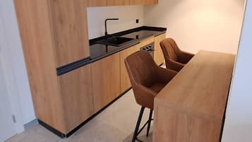 Estúdio standard, vista para a cidade | Cozinha privada | Máquina de café expresso, cafeteira/chaleira, chaleira elétrica