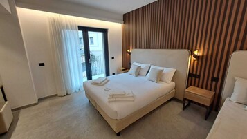 Suite Deluxe, vistas a la montaña | Ropa de cama de alta calidad, edredones de plumas, caja fuerte