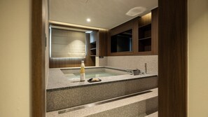 A modern bathroom with a large bathtub, a sink, and a shower area. - Loop Seoul Hotel Retreat by Anook Seoul Gangnam 2 (Seoul)