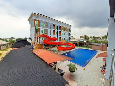 Pool. Boveeri Pavilion & Suites
