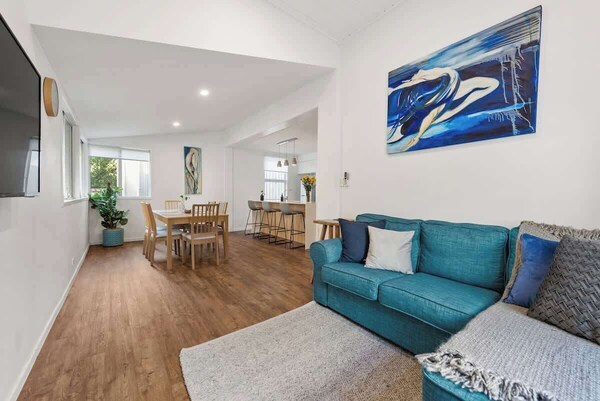 Contemporary Cute! 2bed/1bath/1car~house~10min Cbd - Brisbane