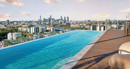 Captivating Convenience! 1bed/1bath/1car/views