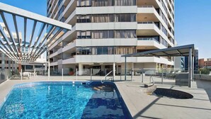 A modern hotel with a rooftop pool, outdoor seating, and a covered area. - Amazing Astor ~ 2bed, 2bath, 1car, Pool! (Brisbane)