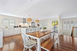 Interior - A Family Affair ~ 4 Bed/2.5 Bath/ 3 Car / Pool! (Brisbane)