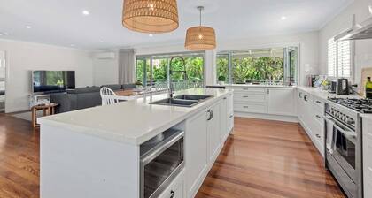 A Family Affair ~ 4 Bed/2.5 Bath/ 3 Car / Pool!