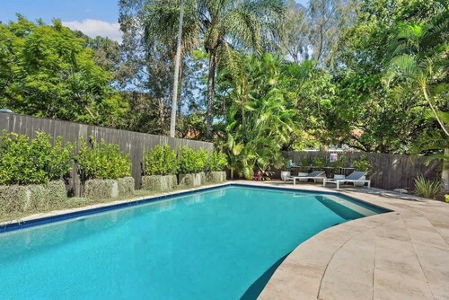 A Family Affair ~ 4 Bed/2.5 Bath/ 3 Car / Pool!